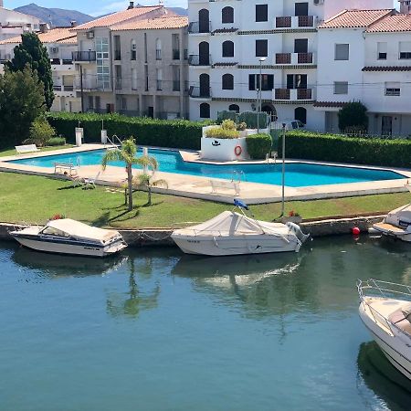 Port Sotavent 2C - Apartamento En La Marina De Empuriabrava - Piscina Comunitaria, - Parking - Vistas Al Canal - Cerca Centro Y Playa Buitenkant foto