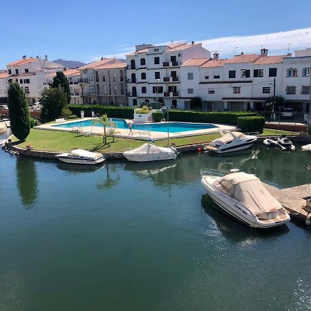 Port Sotavent 2C - Apartamento En La Marina De Empuriabrava - Piscina Comunitaria, - Parking - Vistas Al Canal - Cerca Centro Y Playa Buitenkant foto
