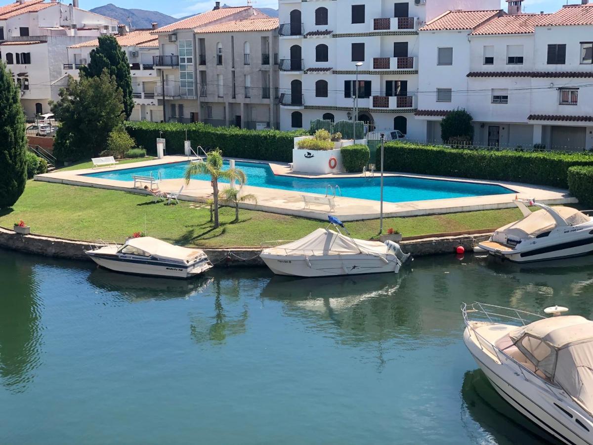 Port Sotavent 2C - Apartamento En La Marina De Empuriabrava - Piscina Comunitaria, - Parking - Vistas Al Canal - Cerca Centro Y Playa Buitenkant foto