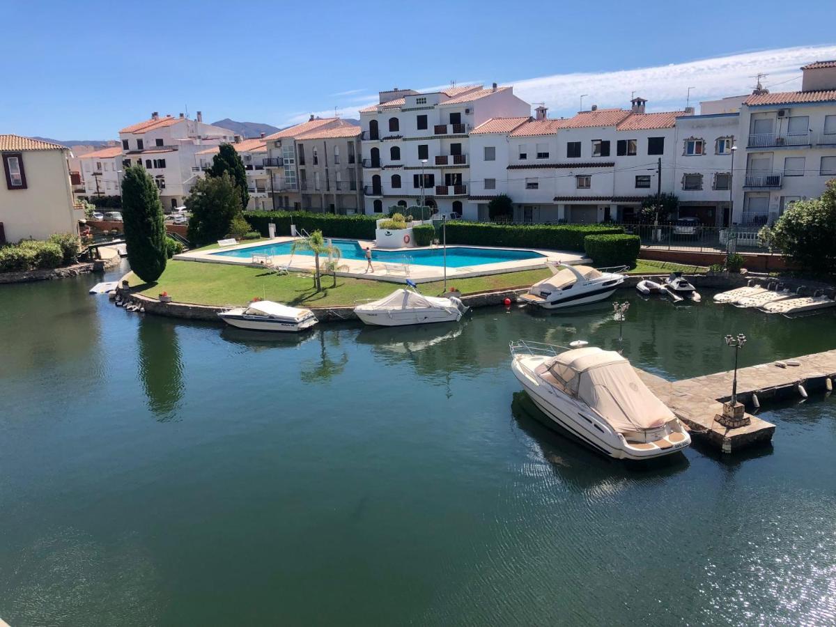 Port Sotavent 2C - Apartamento En La Marina De Empuriabrava - Piscina Comunitaria, - Parking - Vistas Al Canal - Cerca Centro Y Playa Buitenkant foto
