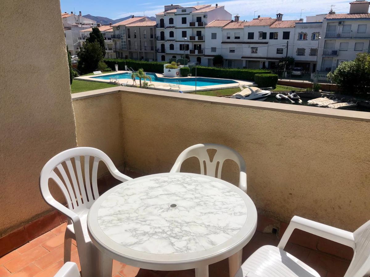 Port Sotavent 2C - Apartamento En La Marina De Empuriabrava - Piscina Comunitaria, - Parking - Vistas Al Canal - Cerca Centro Y Playa Buitenkant foto