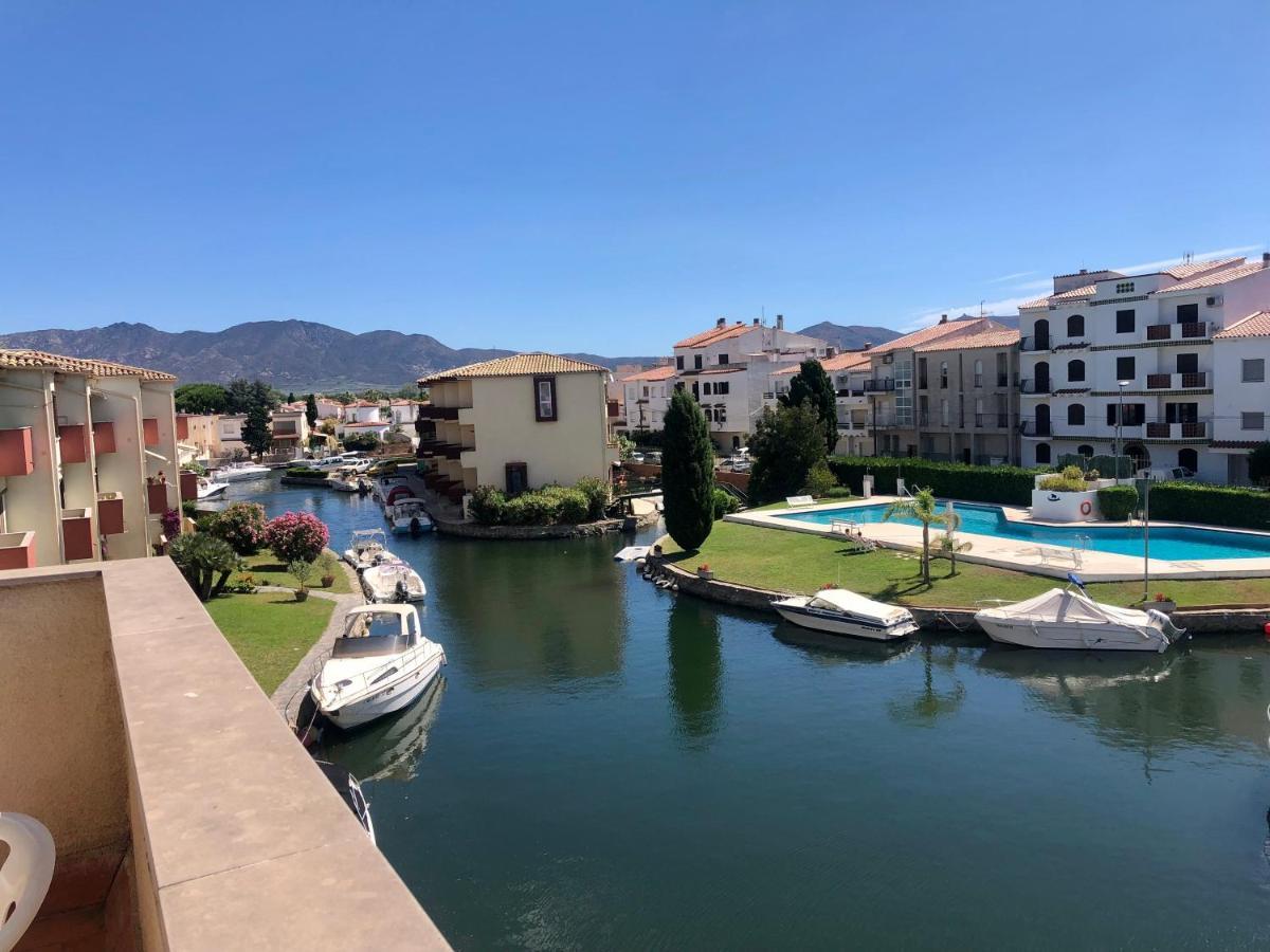 Port Sotavent 2C - Apartamento En La Marina De Empuriabrava - Piscina Comunitaria, - Parking - Vistas Al Canal - Cerca Centro Y Playa Buitenkant foto