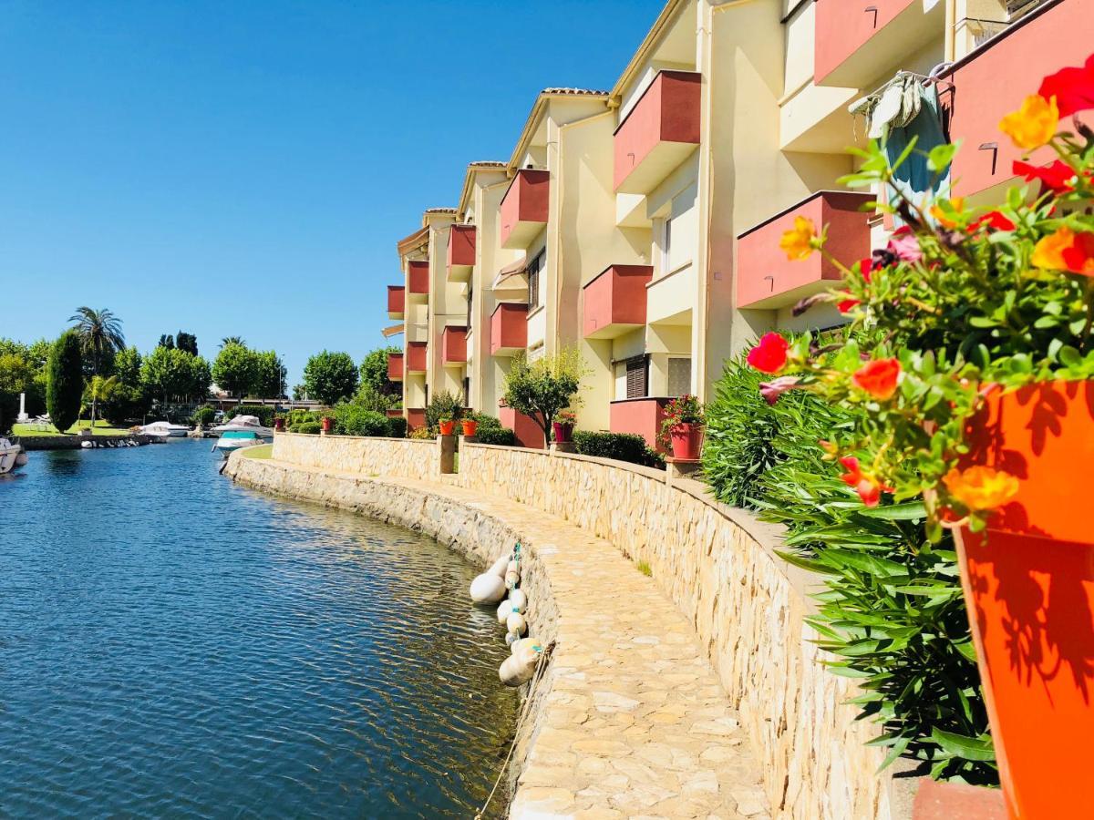 Port Sotavent 2C - Apartamento En La Marina De Empuriabrava - Piscina Comunitaria, - Parking - Vistas Al Canal - Cerca Centro Y Playa Buitenkant foto