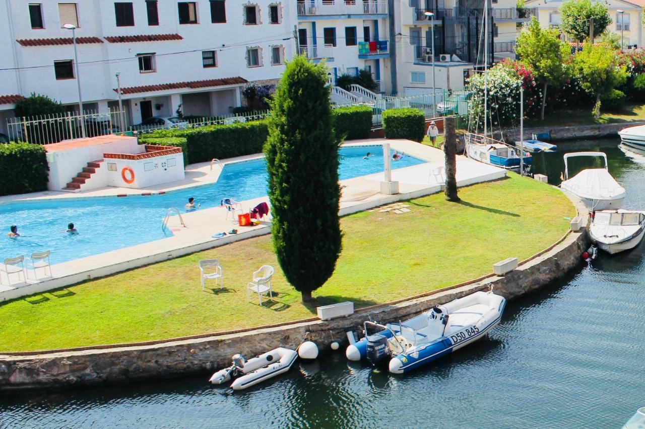 Port Sotavent 2C - Apartamento En La Marina De Empuriabrava - Piscina Comunitaria, - Parking - Vistas Al Canal - Cerca Centro Y Playa Buitenkant foto